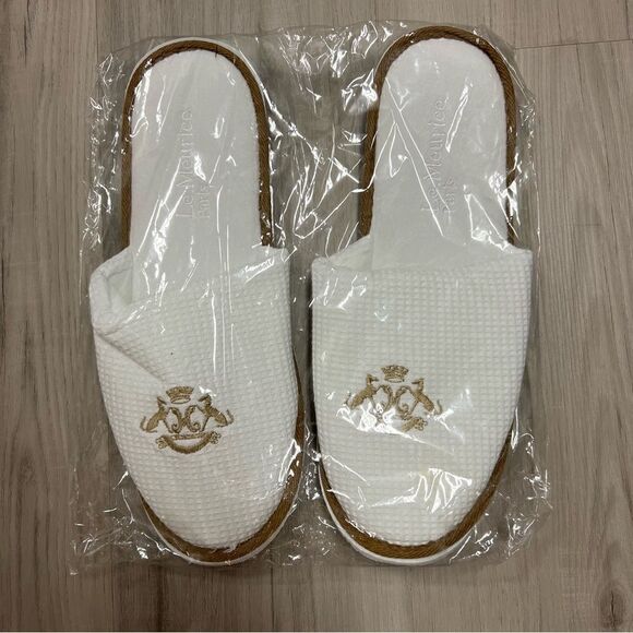 Slippers from Le Meurice Hotel Paris. Mens size M/L. Still in package - Picture 2 of 10